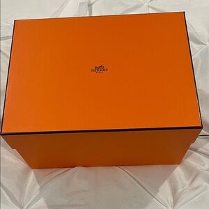 Hermès Signature Orange Gift Box